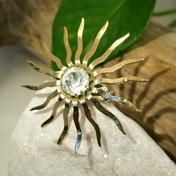 Jewelry - Vintage Gold Tone Brooch By Sarah Coventry